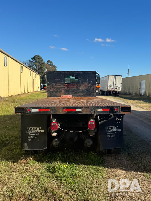 Image of International 4400 equipment image 3