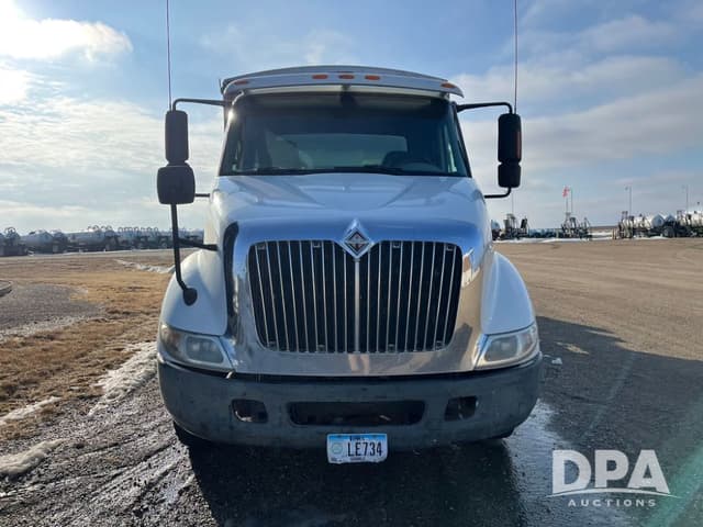 Image of International 8600 equipment image 2