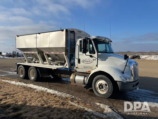 Image of International 8600 equipment image 4