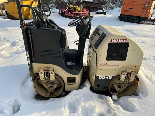 Image of Ingersoll Rand DD16 equipment image 3