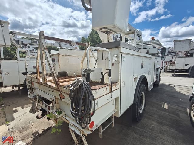 Image of International 4300 equipment image 4