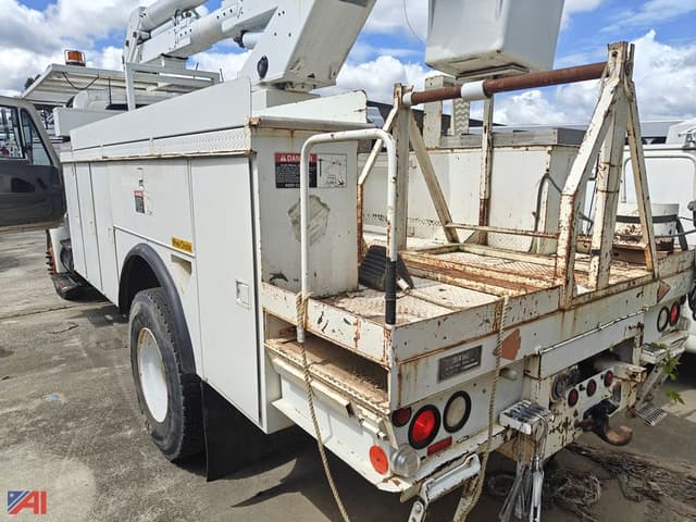 Image of International 4300 equipment image 1