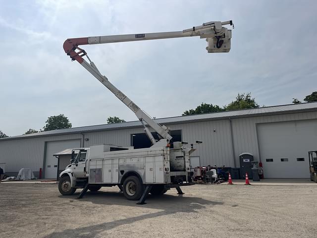 Image of International 4300 equipment image 4