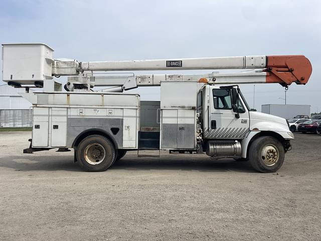 Image of International 4300 equipment image 3