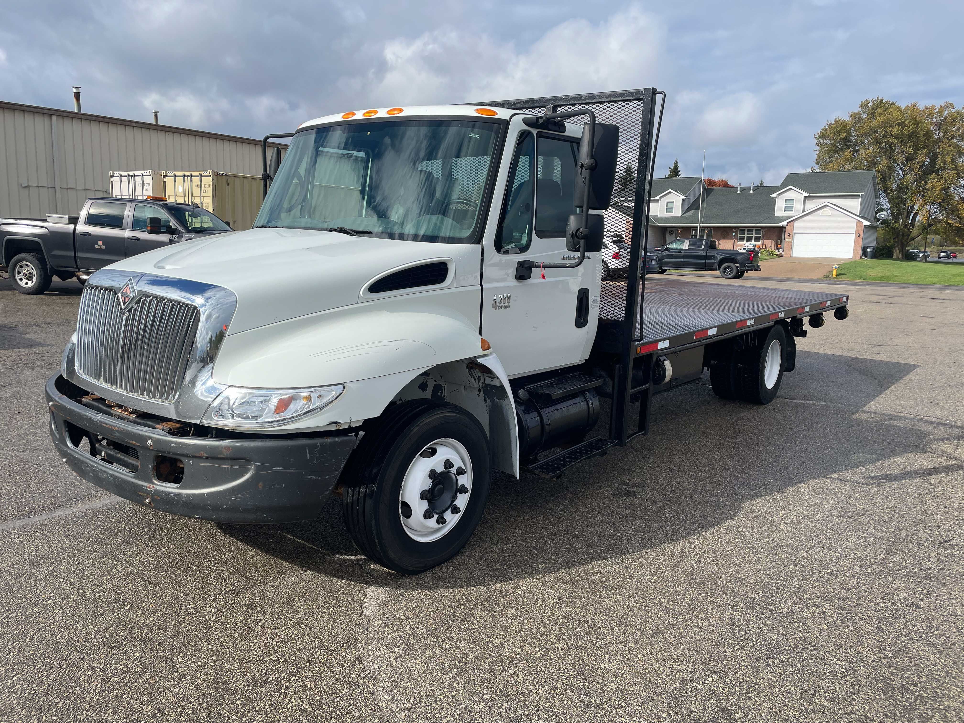 2003 International 4300 Equipment Image0