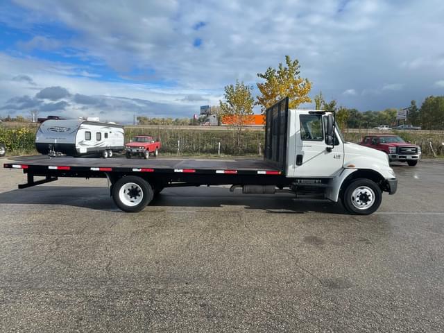 Image of International 4300 equipment image 3