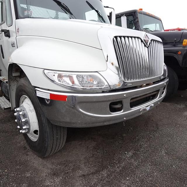 Image of International 4300 equipment image 3