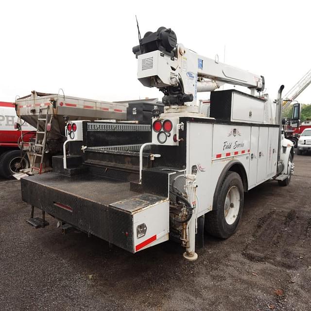 Image of International 4300 equipment image 4