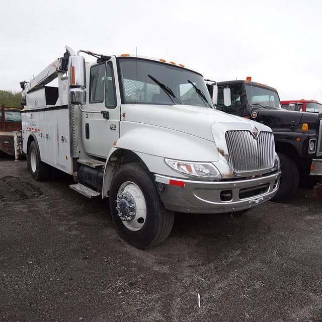 Image of International 4300 equipment image 2