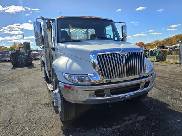 Image of International 4300 equipment image 2