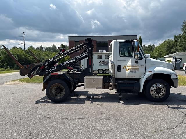 Image of International 4300 equipment image 3