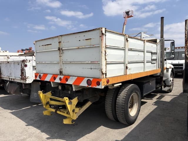Image of International 4300 SBA equipment image 2
