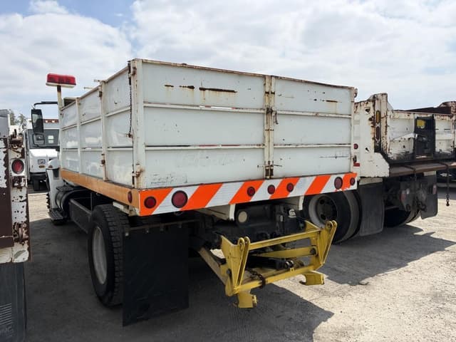 Image of International 4300 SBA equipment image 3