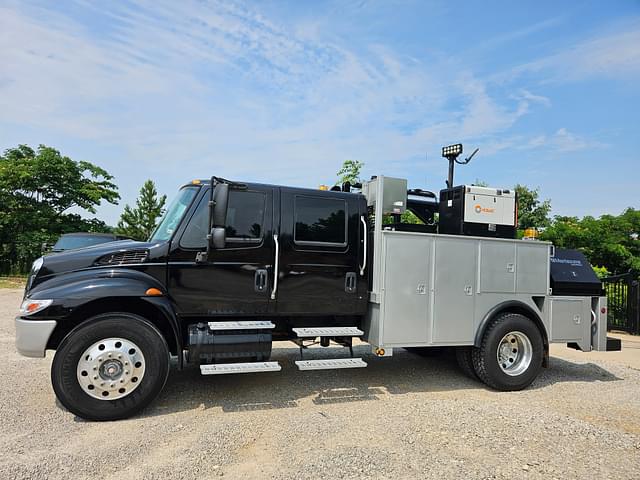 Image of International 4300 equipment image 4