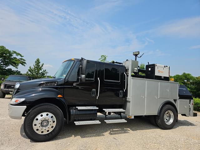 Image of International 4300 equipment image 3