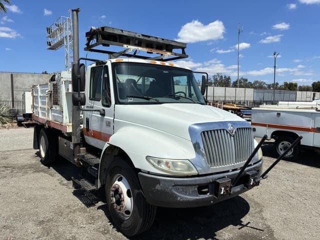 Image of International 4300 SBA equipment image 1
