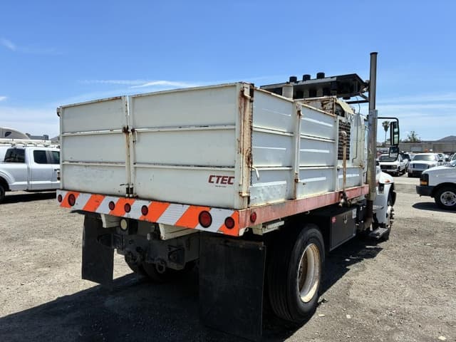 Image of International 4300 SBA equipment image 2