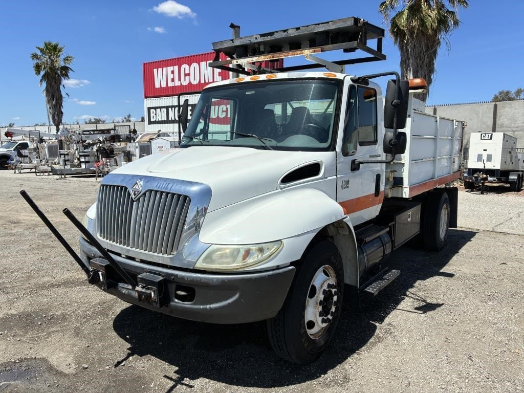 2003 International 4300 SBA Equipment Image0