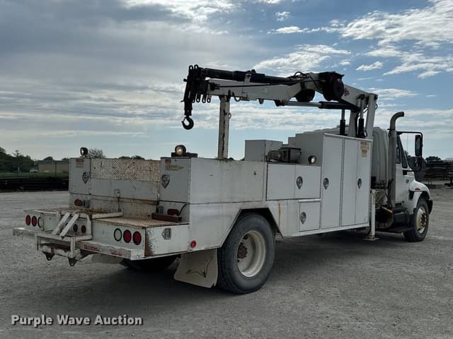 Image of International 4300 equipment image 4