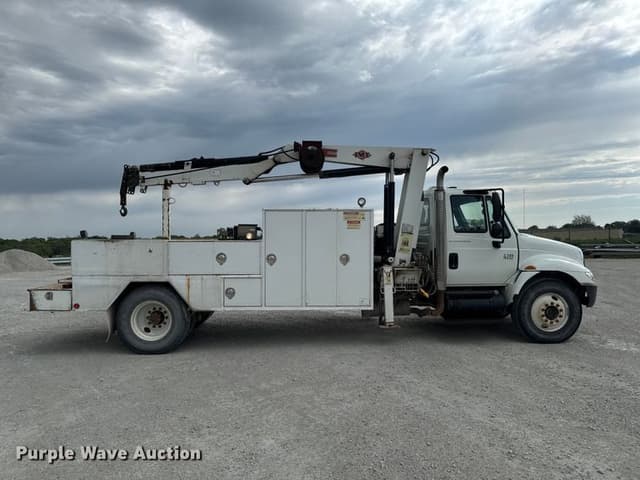 Image of International 4300 equipment image 3