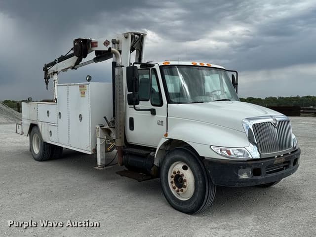 Image of International 4300 equipment image 2