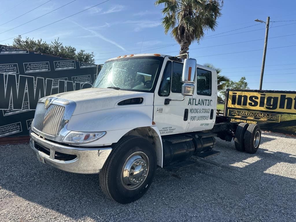 2003 International 4400 Equipment Image0