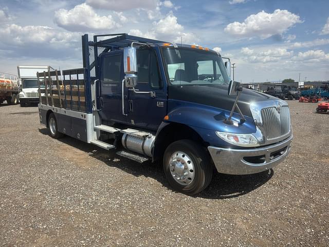 Image of International 4400 equipment image 3