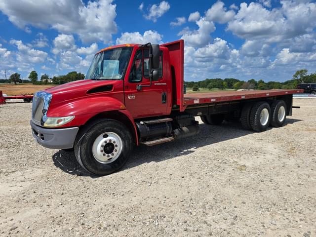 Image of International 4400 equipment image 4