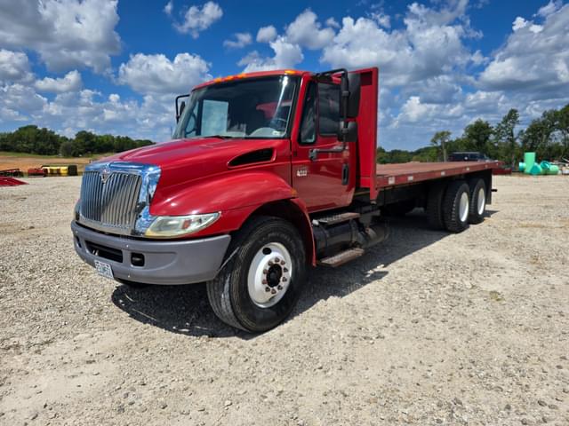 Image of International 4400 equipment image 2