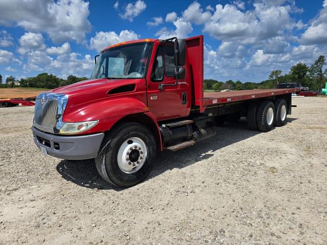 Image of International 4400 equipment image 3