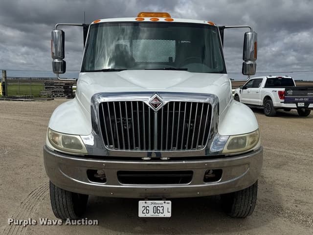 Image of International 4400 equipment image 1