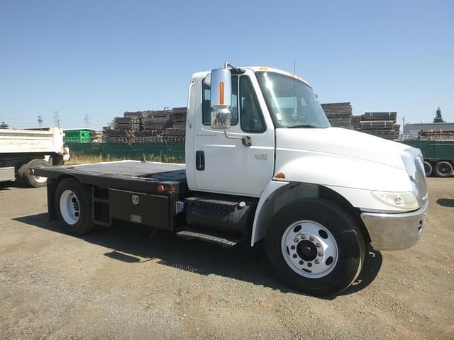 Image of International 4400 equipment image 1