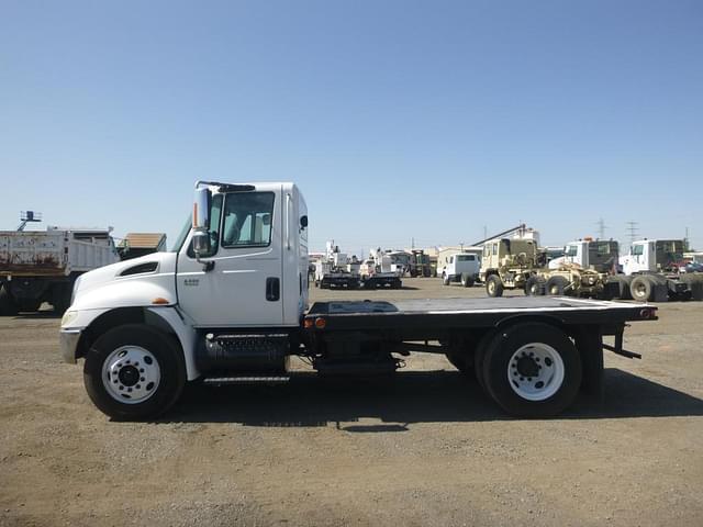 Image of International 4400 equipment image 4