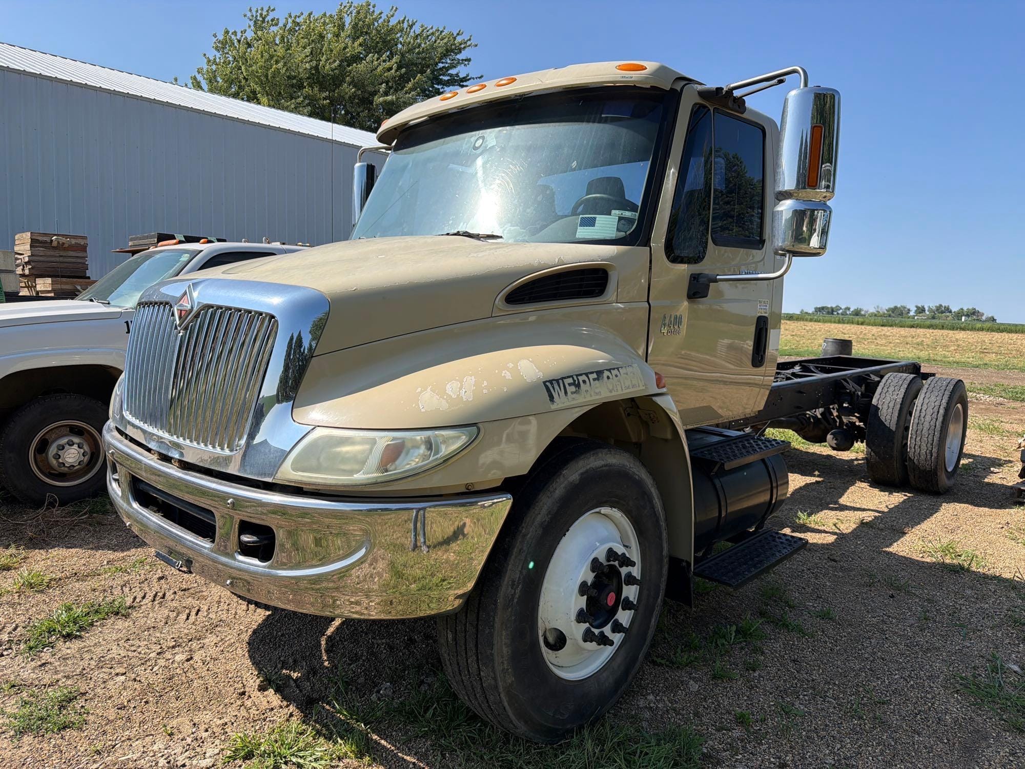 2003 International 4400 Equipment Image0