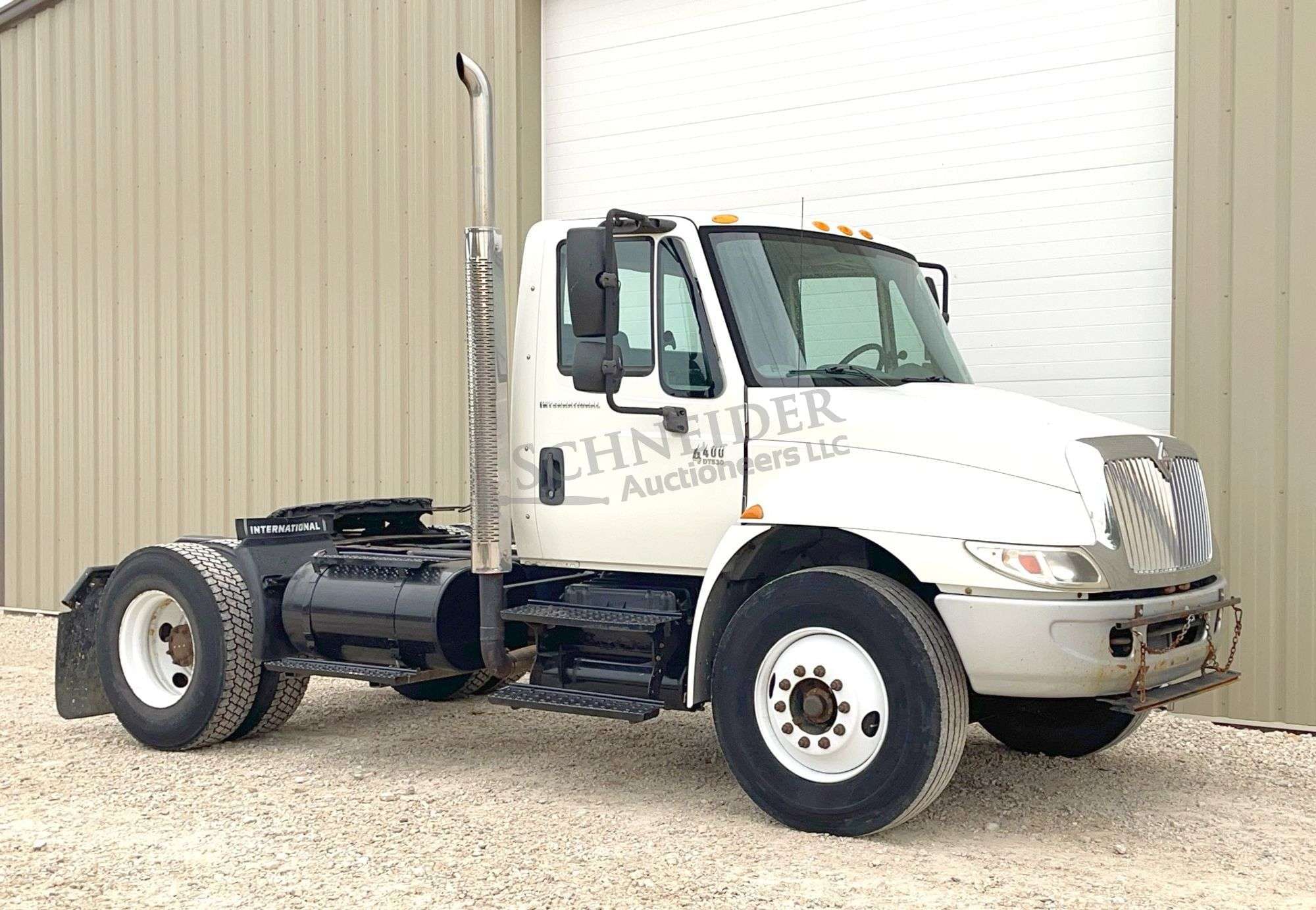 2003 International 4400 Equipment Image0