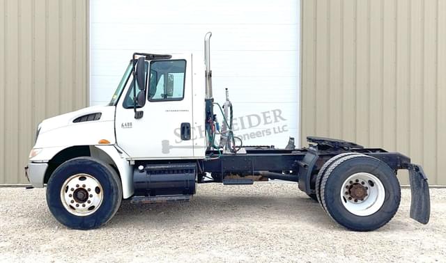 Image of International 4400 equipment image 3