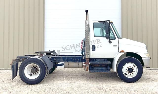 Image of International 4400 equipment image 2