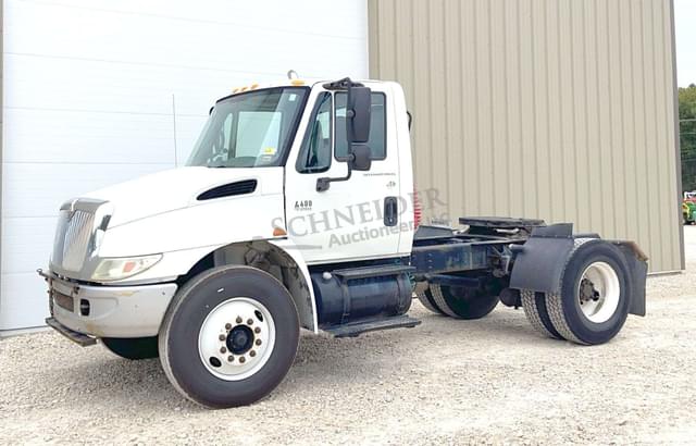 Image of International 4400 equipment image 1