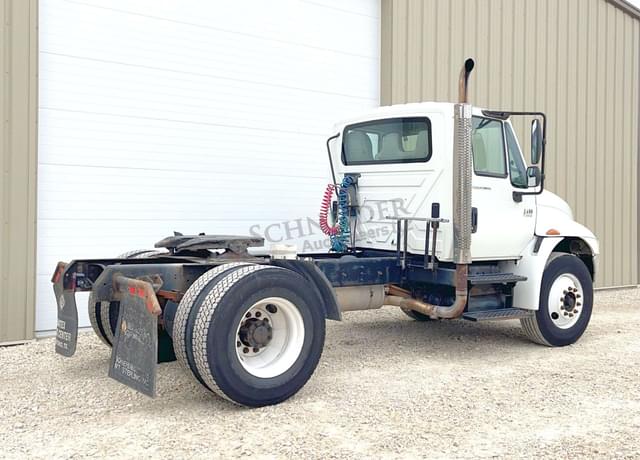 Image of International 4400 equipment image 4