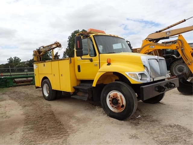 Image of International 7300 equipment image 2