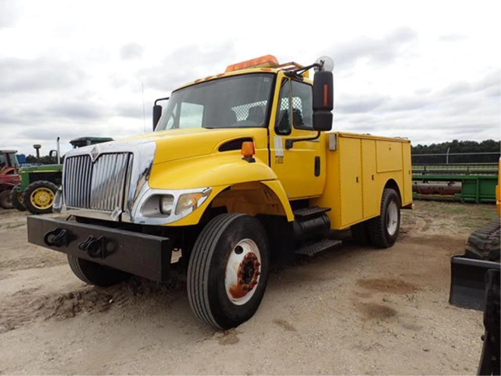 2003 International 7300 Equipment Image0