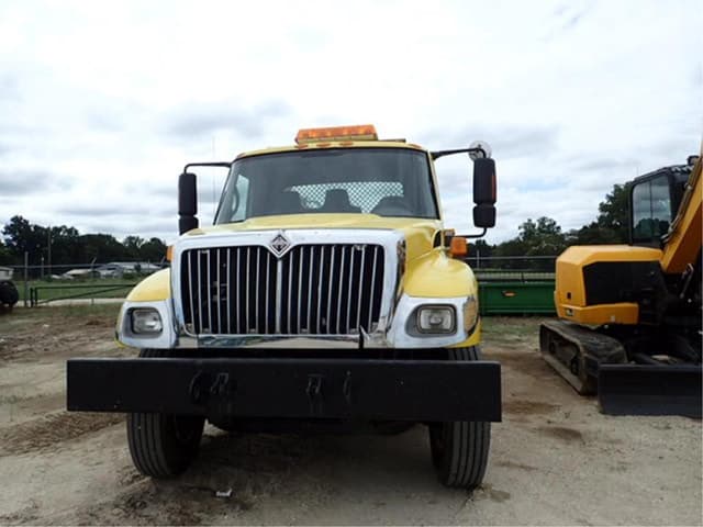 Image of International 7300 equipment image 1