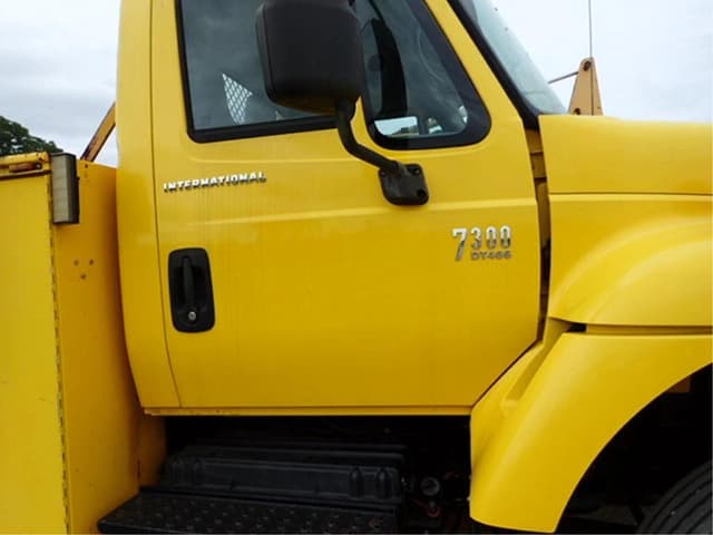 Image of International 7300 equipment image 3