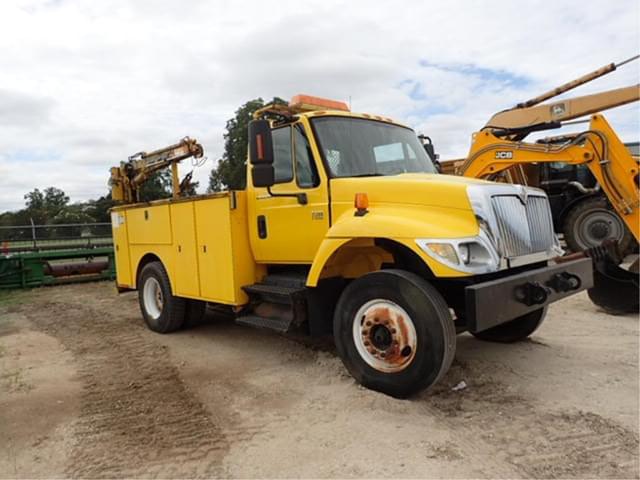 Image of International 7300 equipment image 2