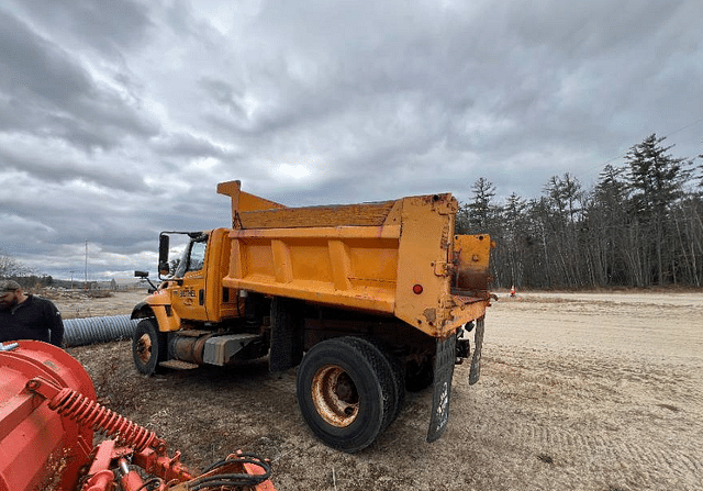 Image of International 7400 equipment image 1