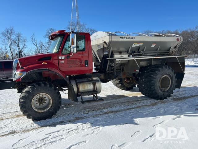 Image of International 7400 equipment image 2