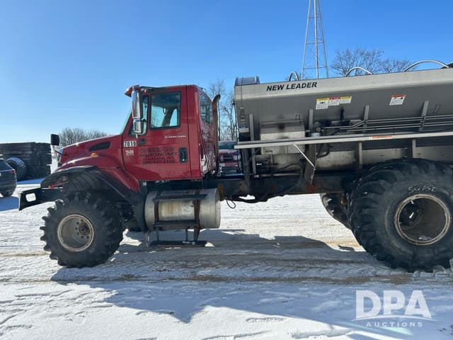 Image of International 7400 equipment image 4