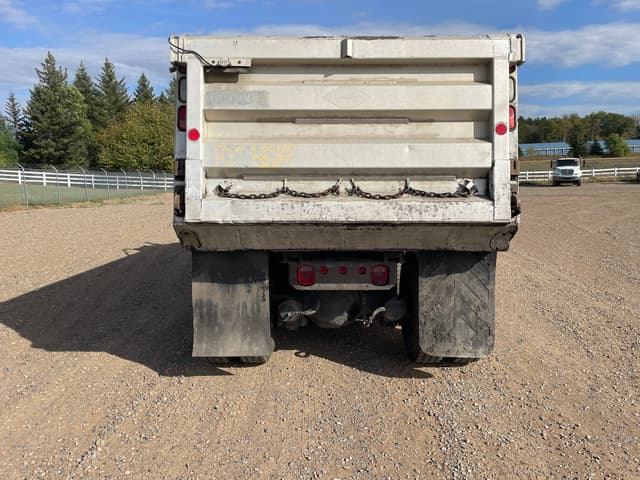 Image of International 7400 equipment image 3