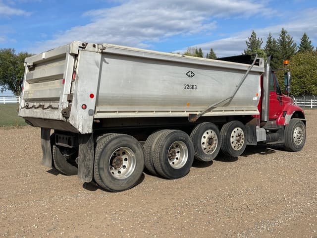 Image of International 7400 equipment image 4