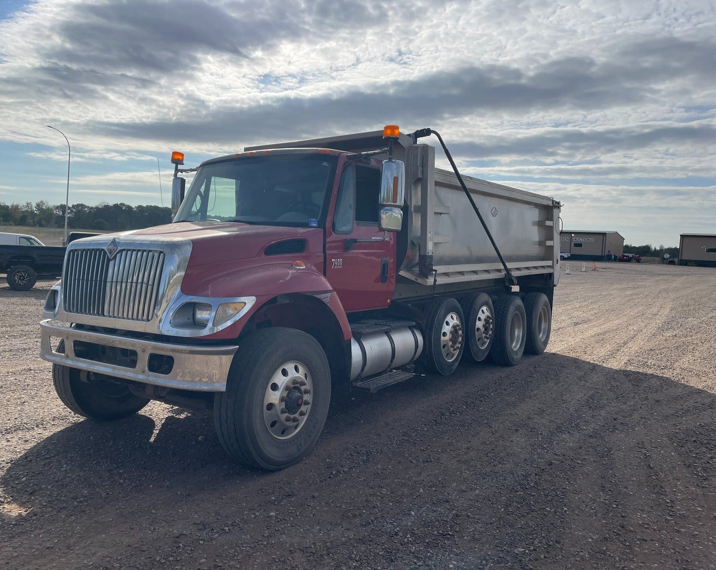 2003 International 7400 Equipment Image0